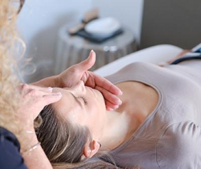 Mesoestetic - Gesichtsmassage inkl. Wirkstoffampulle